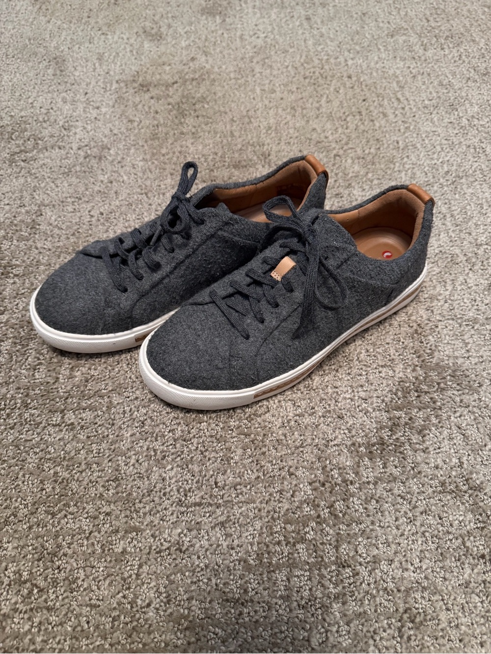 Women’s Clarks Unstructured Un Maui sneakers size 6M